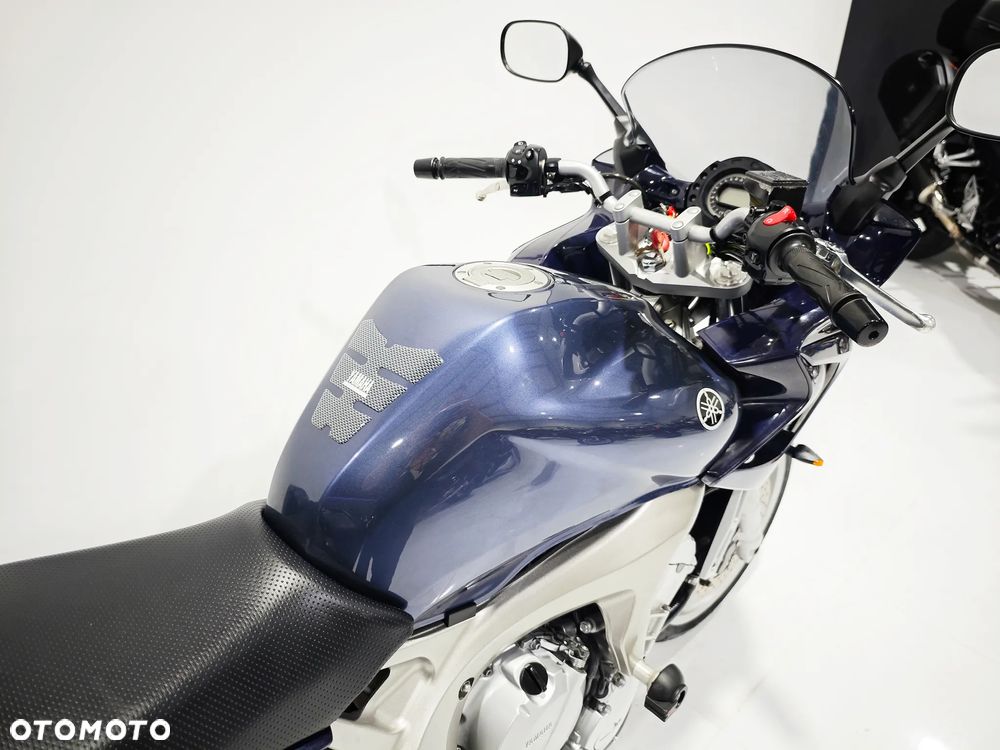 Yamaha FZ - 11