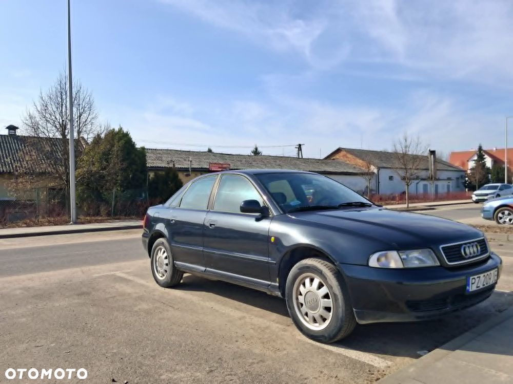 Audi A4 Limousine - 8