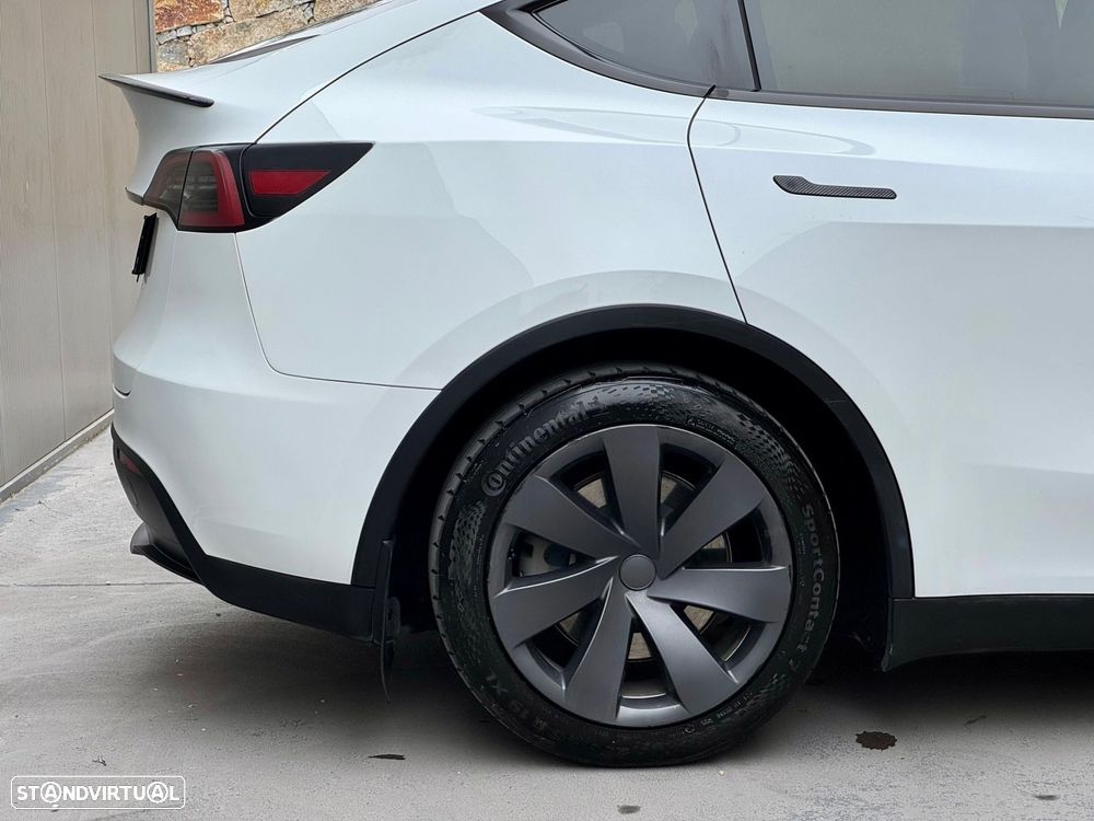 Tesla Model Y Standard Long Range RWD - 18