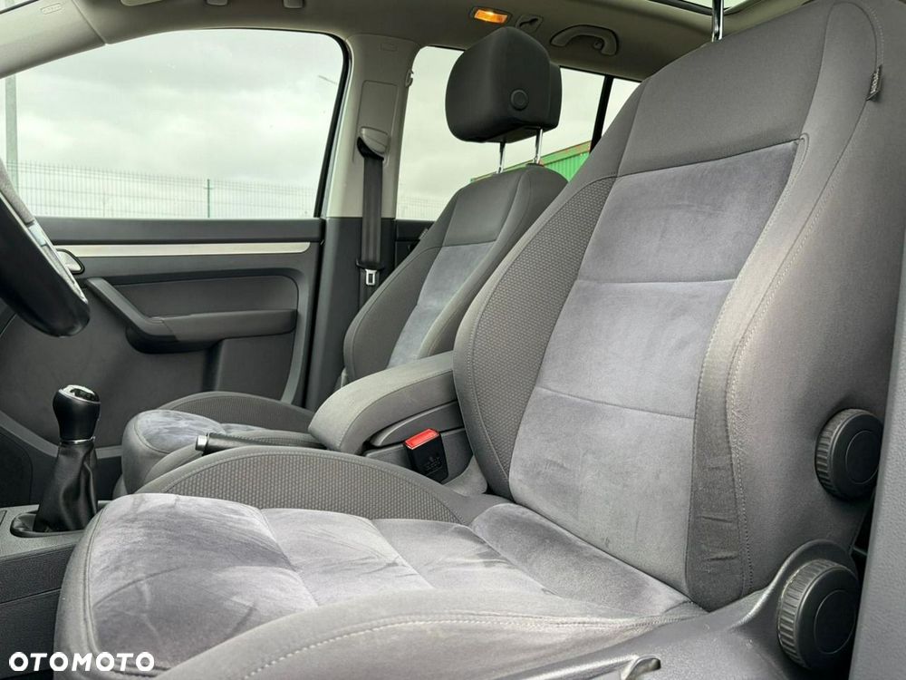 Volkswagen Touran - 22
