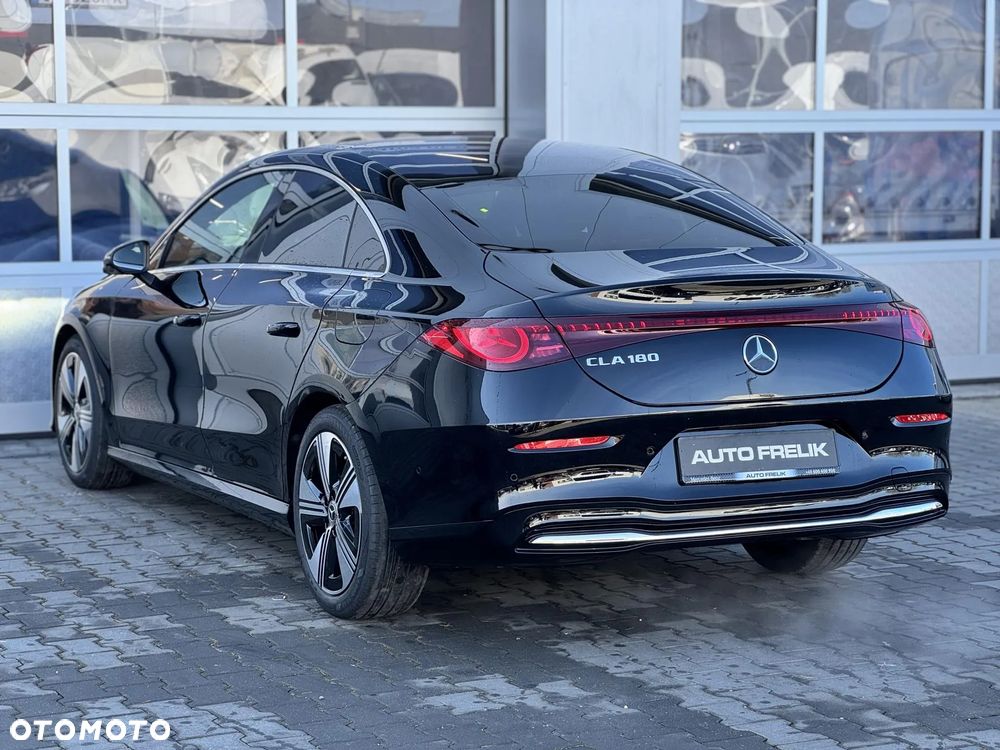 Mercedes-Benz CLA 180 mHEV 8G-DCT - 11
