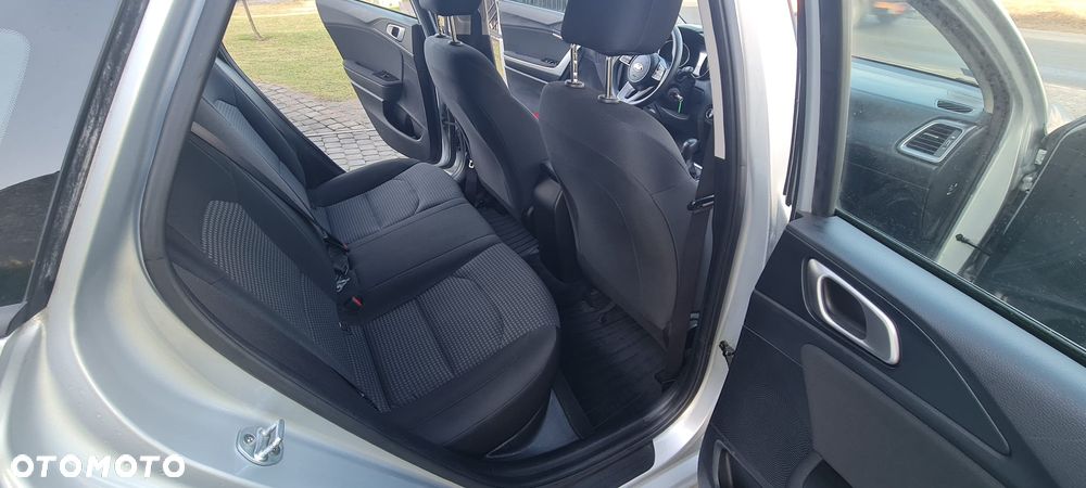 Kia Ceed 1.4 L - 7