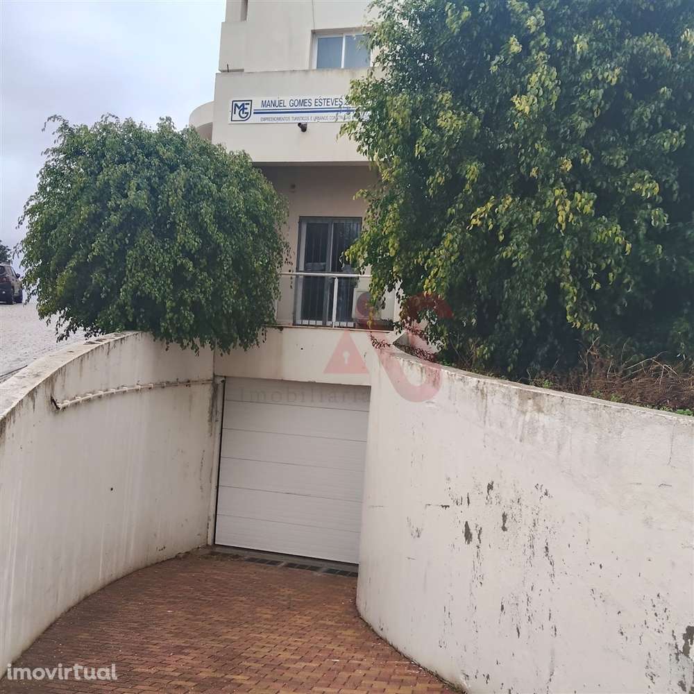 Loja no Rés do Chão com possibilidade de transformação em habitação T2 - Grande imagem: 4/10