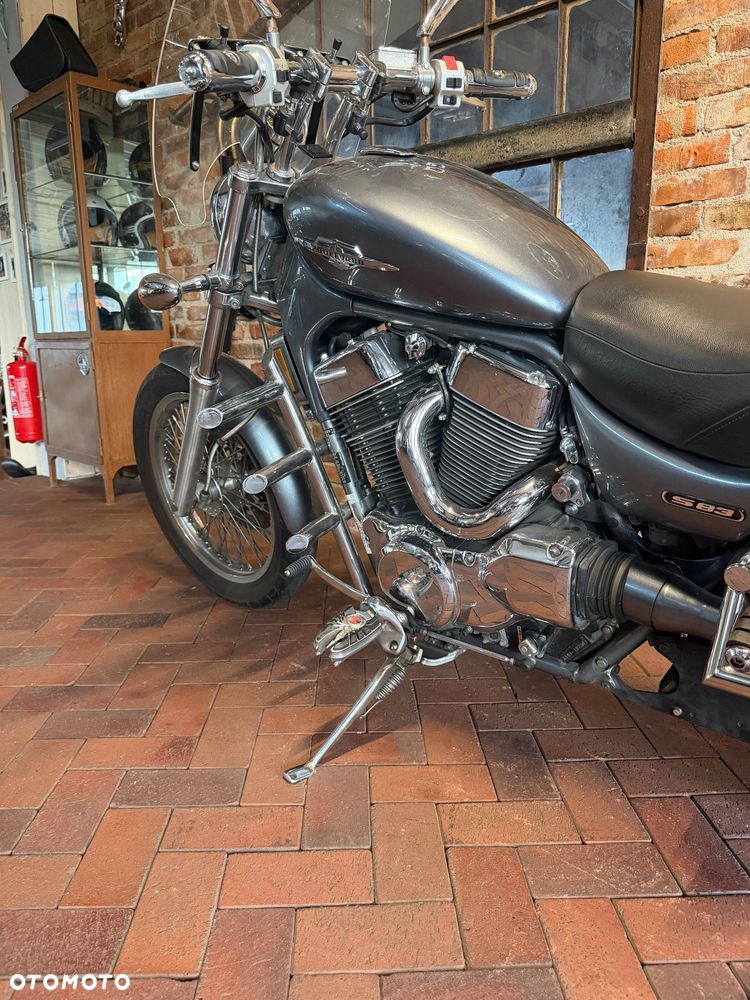Suzuki Intruder - 3