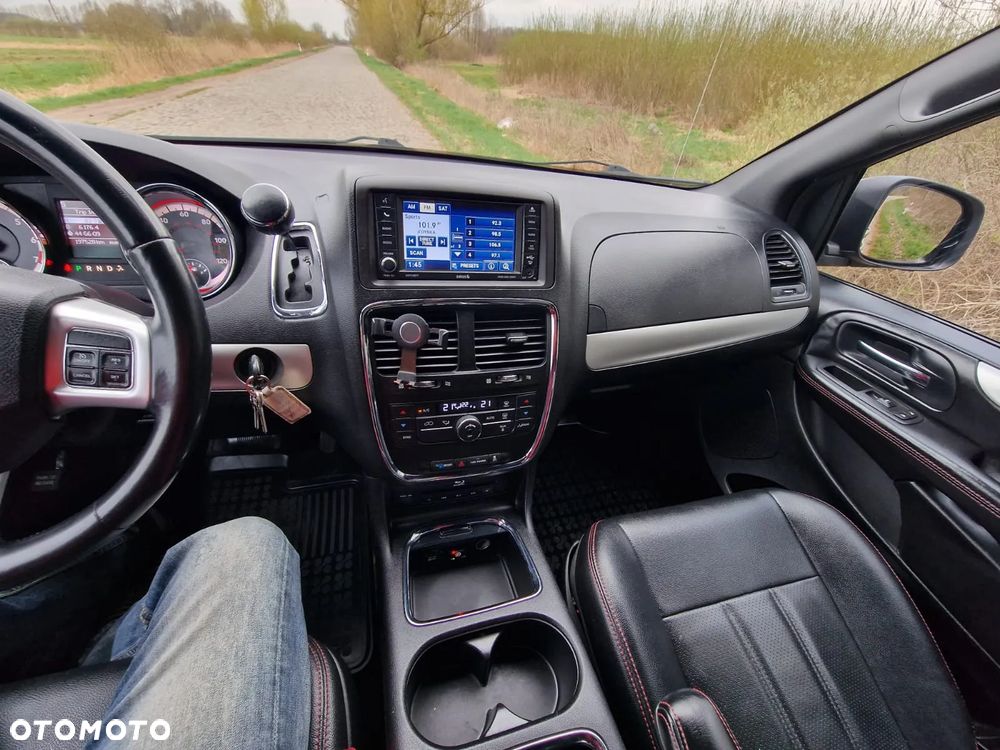 Dodge Grand Caravan 3.6 R/T - 11