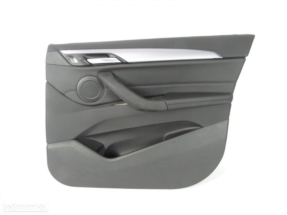 Forra da porta em Pele Direito/Frente Seminovo/ Original BMW X1 (F48) - 1