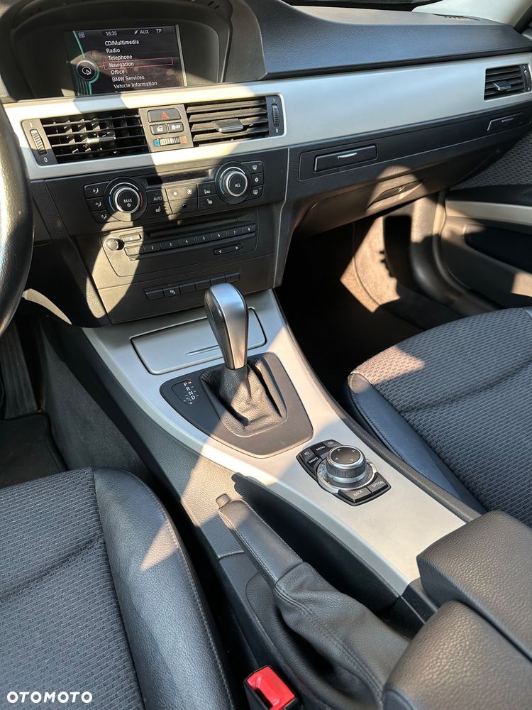 BMW Seria 3 318i Edition Exclusive - 17