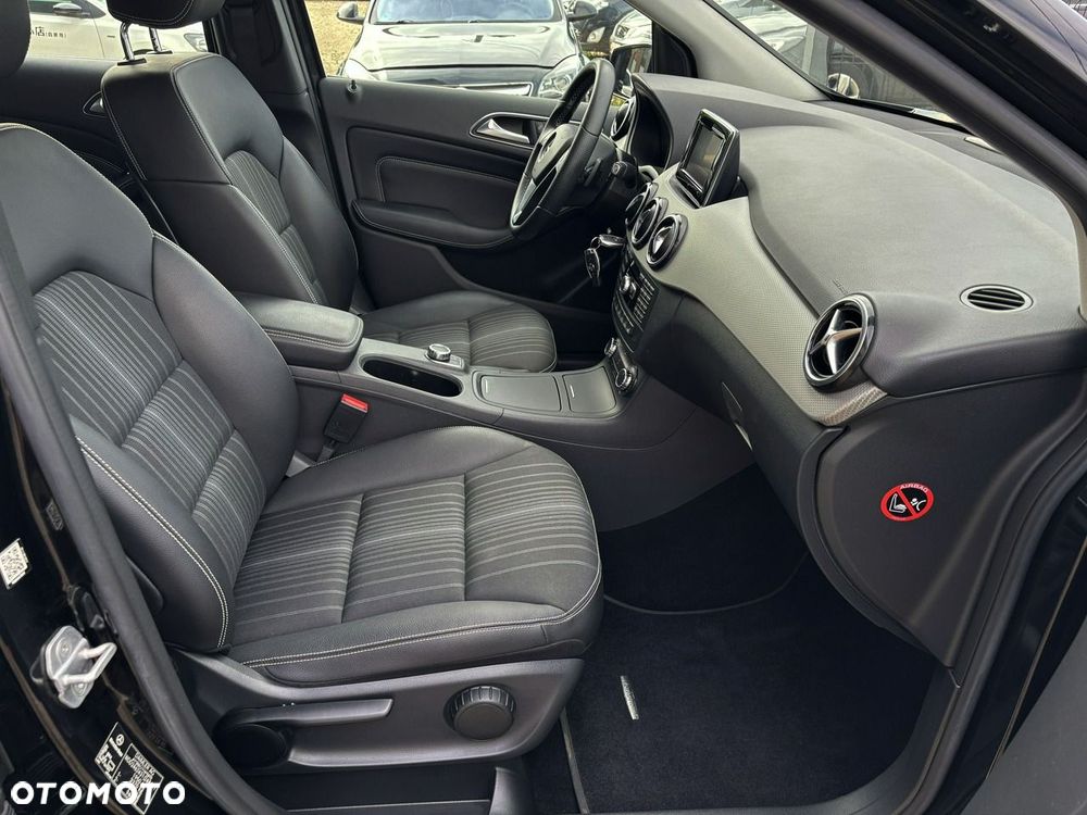 Mercedes-Benz Klasa B 200 7G-DCT UrbanStyle Edition - 32