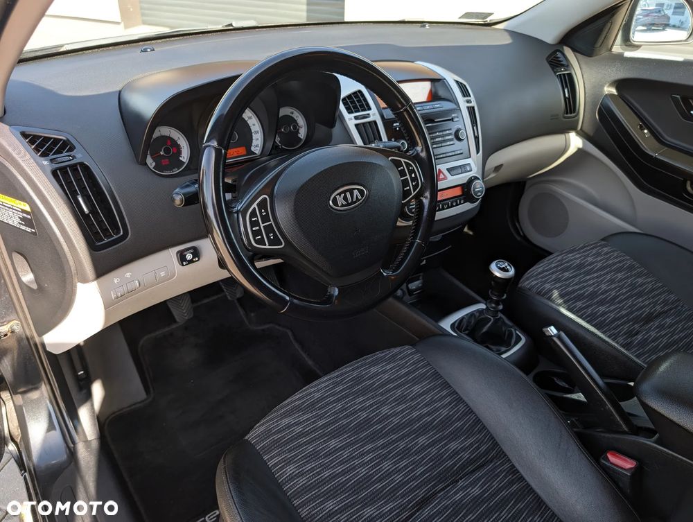 Kia Ceed ver-1-6-silver-x - 23