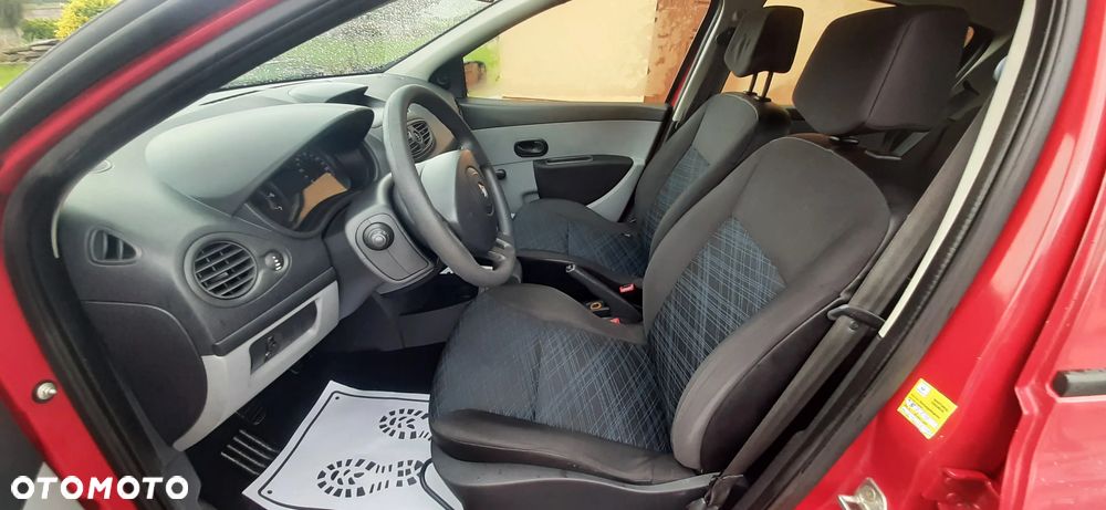 Renault Clio - 32