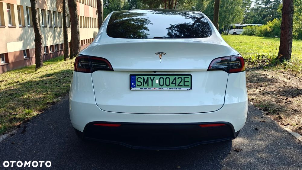 Tesla Model Y Long Range Dual Motor AWD - 4