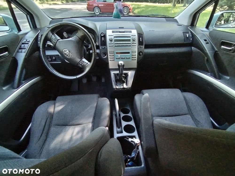 Toyota Corolla Verso - 14
