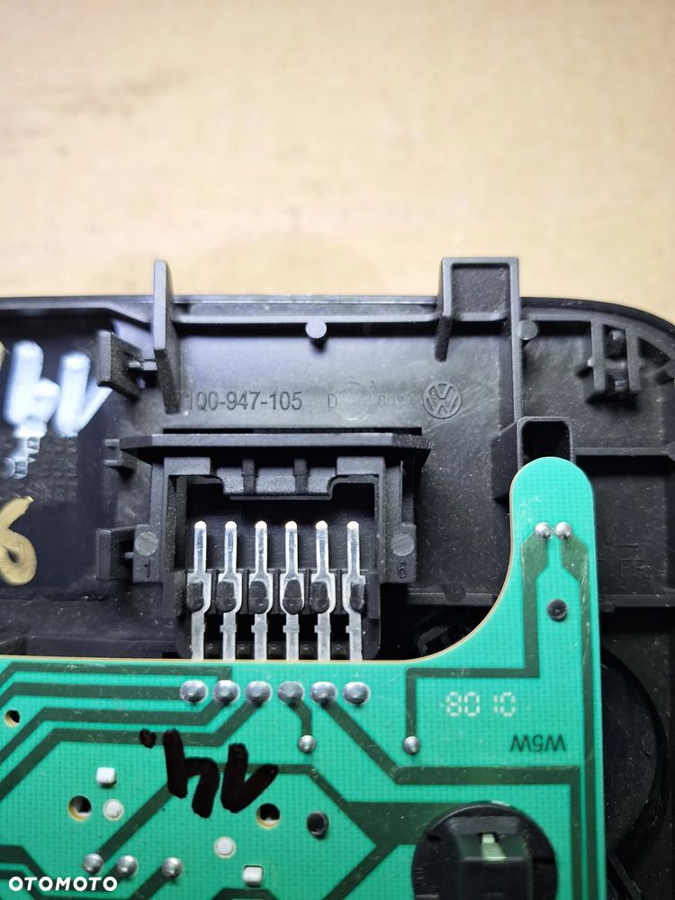 lampka oświetlenie kabiny (74/6)  VW Eos 2007 1Q0947105D - 3