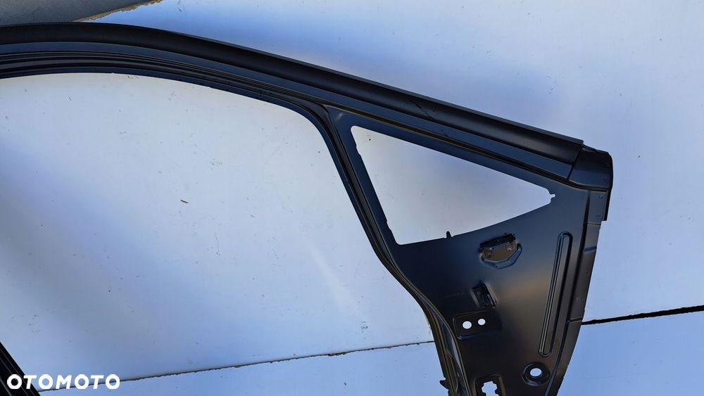 Próg słupek poszycie prawe VW Touran 5TA - 4
