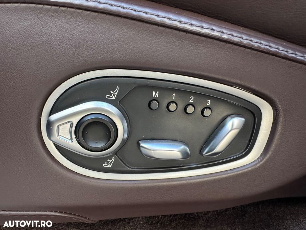 Aston Martin DBX - 12