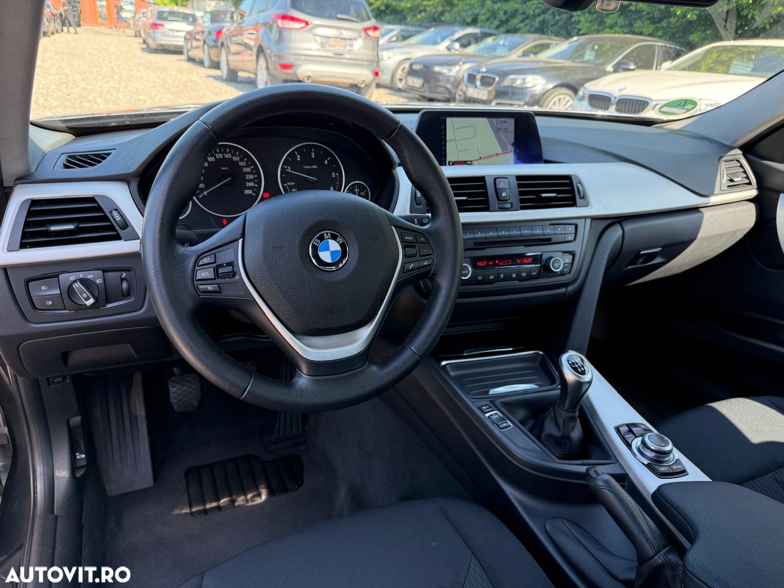 BMW Seria 3 320d xDrive - 25