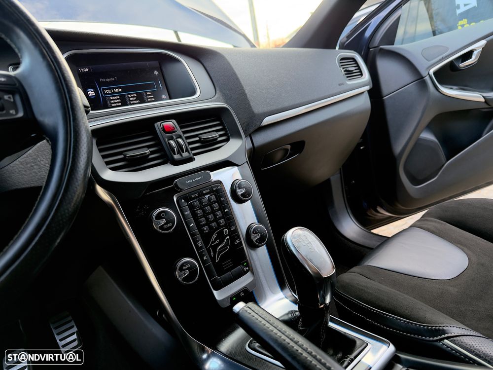 Volvo V40 D2 R Design - 45