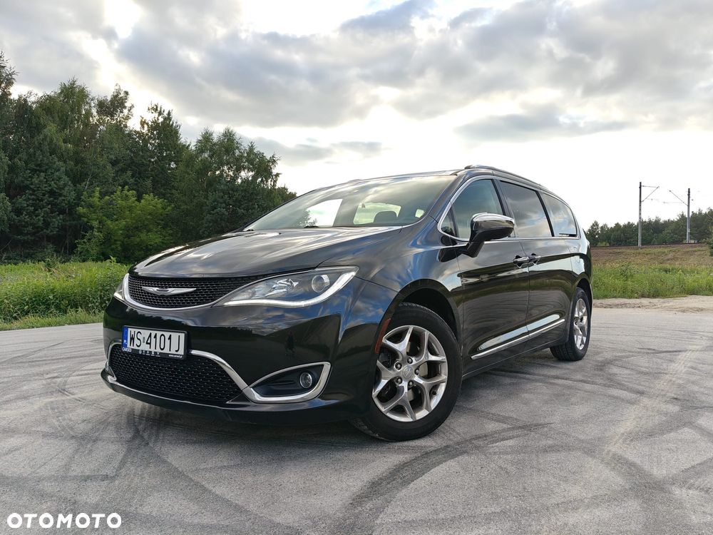 Chrysler Pacifica - 1