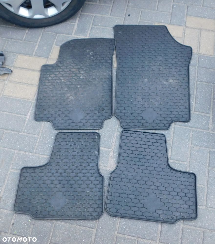 dywaniki gumowe wnętrza VW UP! SKODA CITIGO SEAT MII - 1