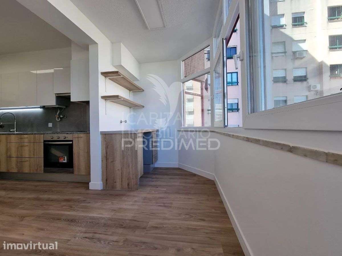 Apartamento T3 Totalmente Remodelado com Garagem e Arrecadação na E... - Grande imagem: 4/19