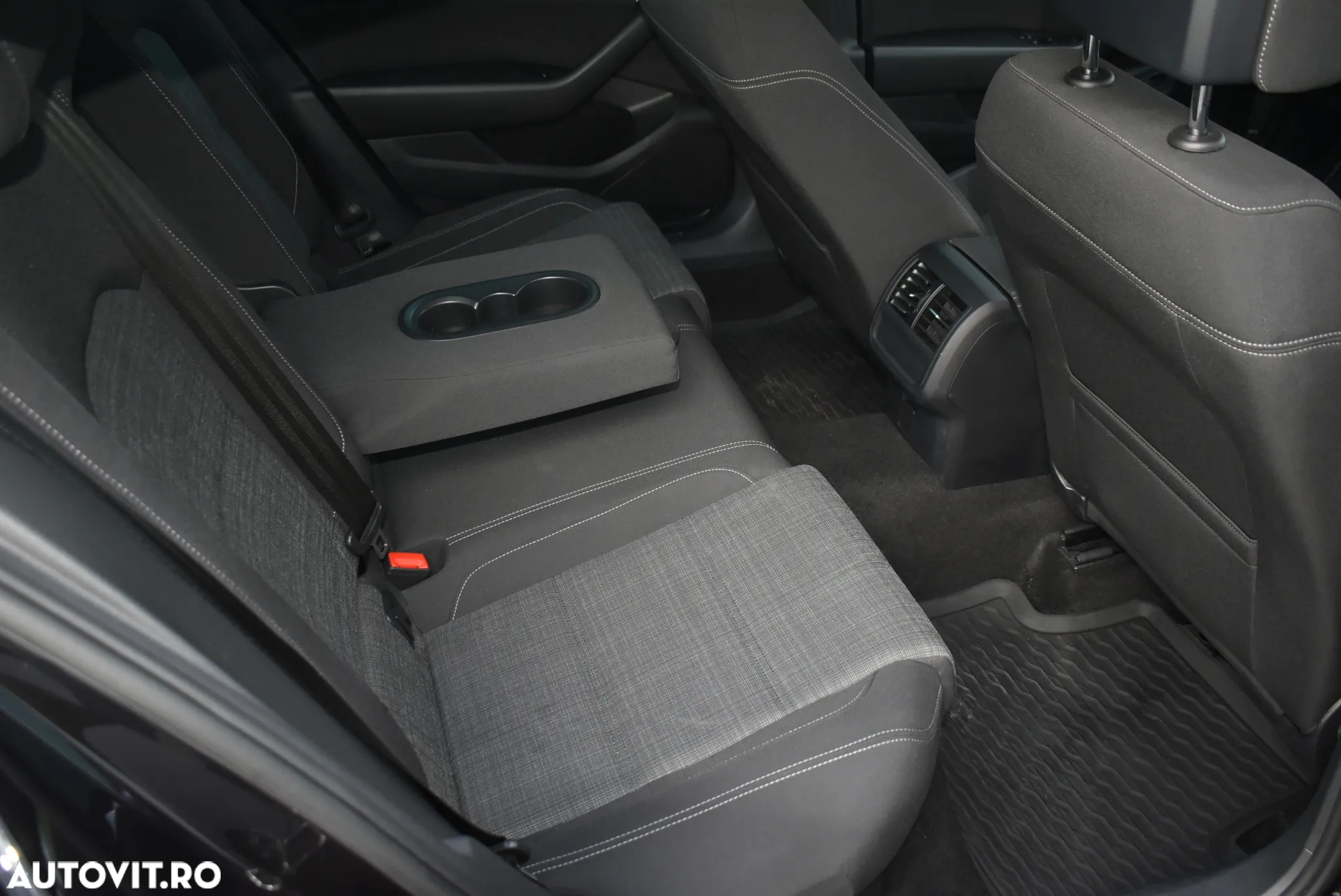 Volkswagen Passat 2.0 TDI DSG Comfortline - 19
