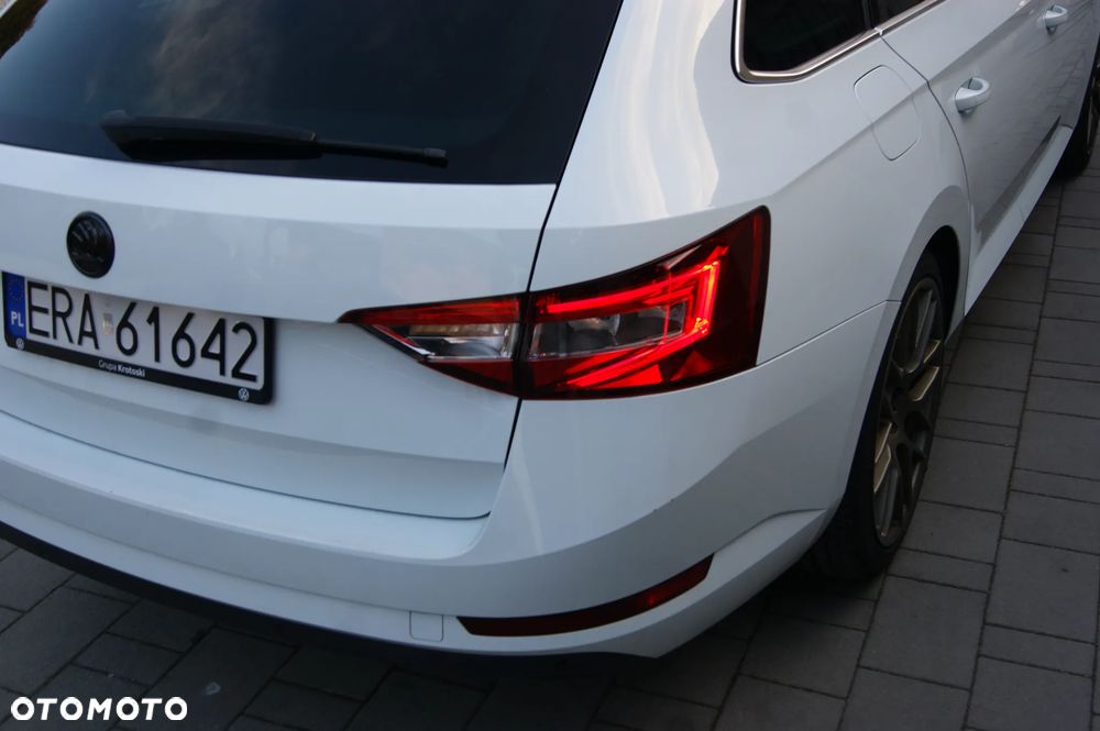 Skoda Superb 2.0 TDI Premium Edition - 6