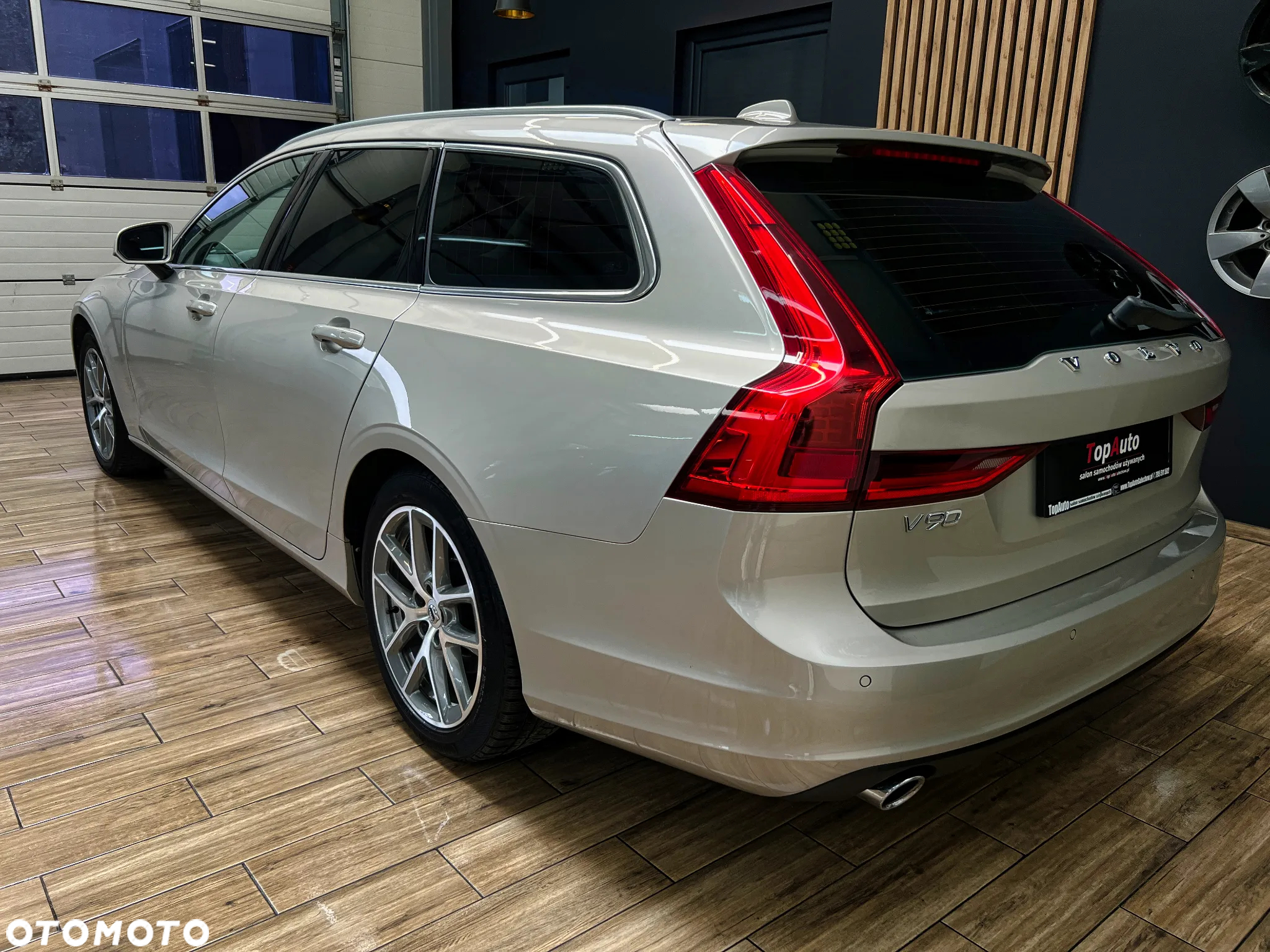 Volvo V90 D4 Momentum Pro - 12