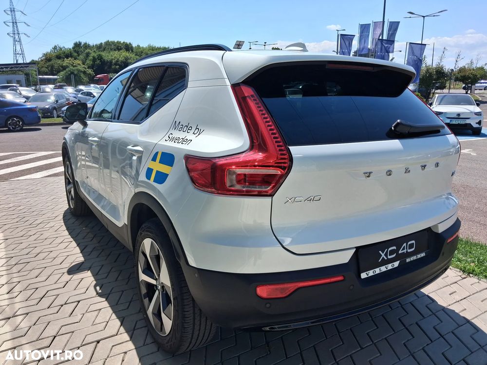 Volvo XC 40 B4 AT FWD MHEV Ultra Dark - 10