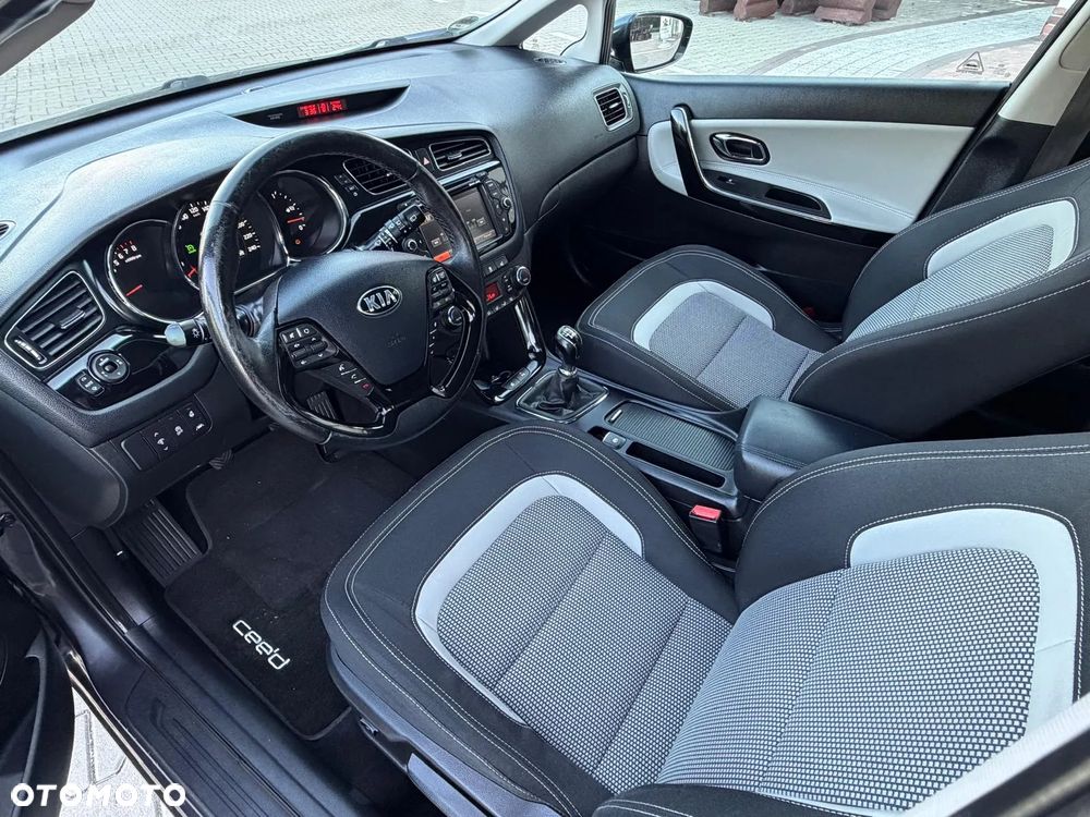 Kia Ceed 1.6 GDI Platinum Edition - 33