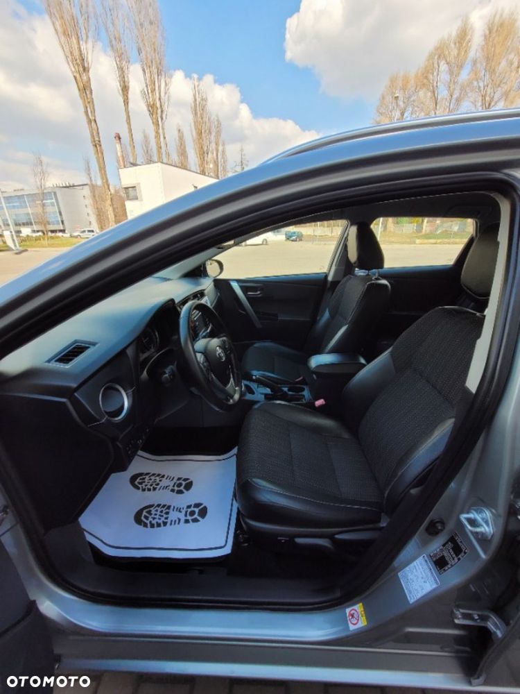 Toyota Auris - 13