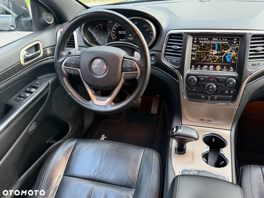 Jeep Grand Cherokee - 35