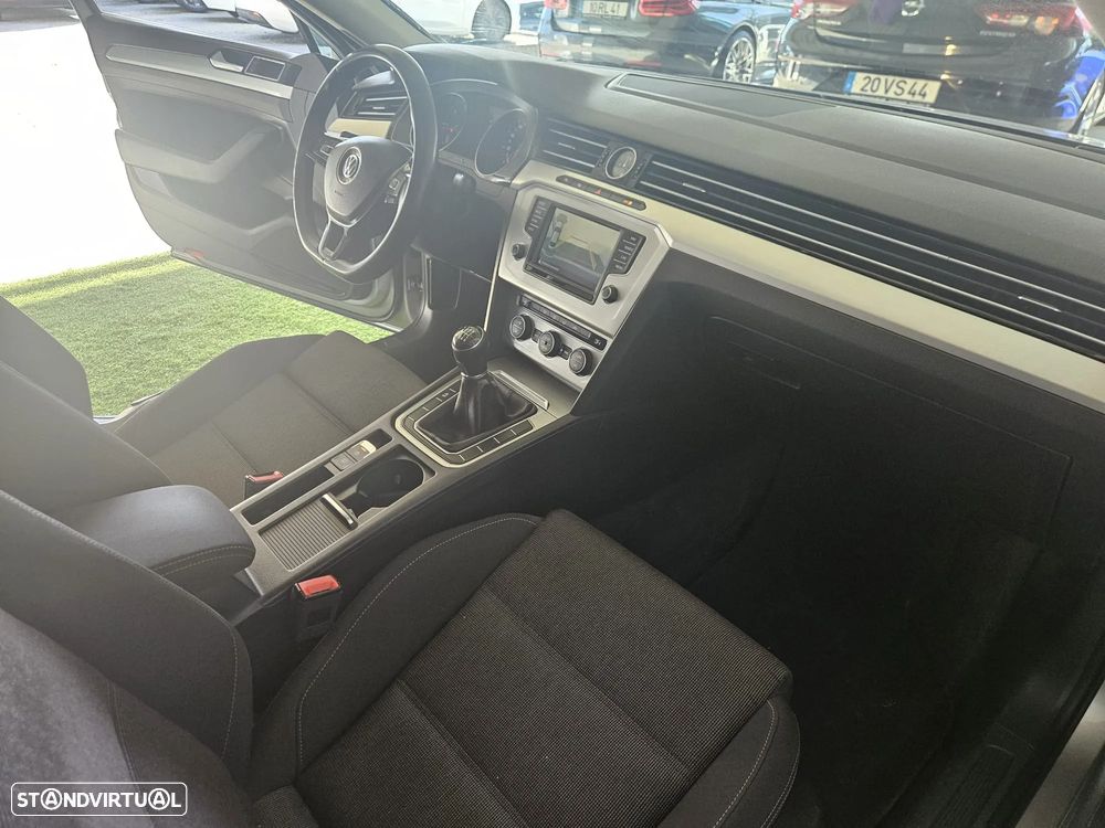 VW Passat 1.6 TDI (BlueMotion ) Trendline - 25