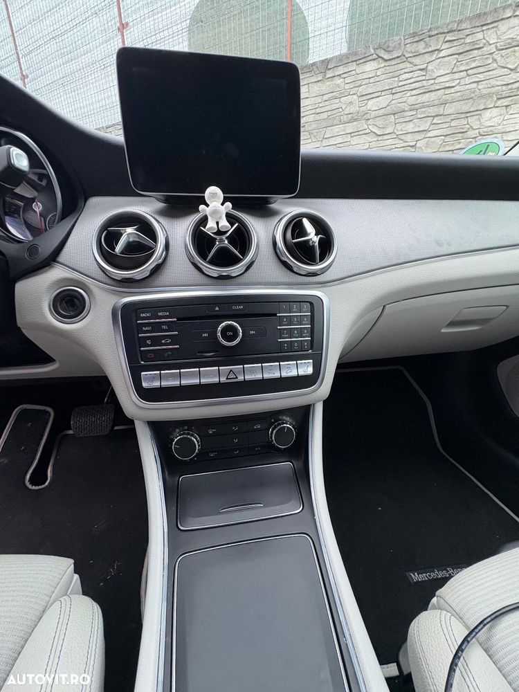 Mercedes-Benz GLA 220 d 4MATIC 7G-DCT - 7