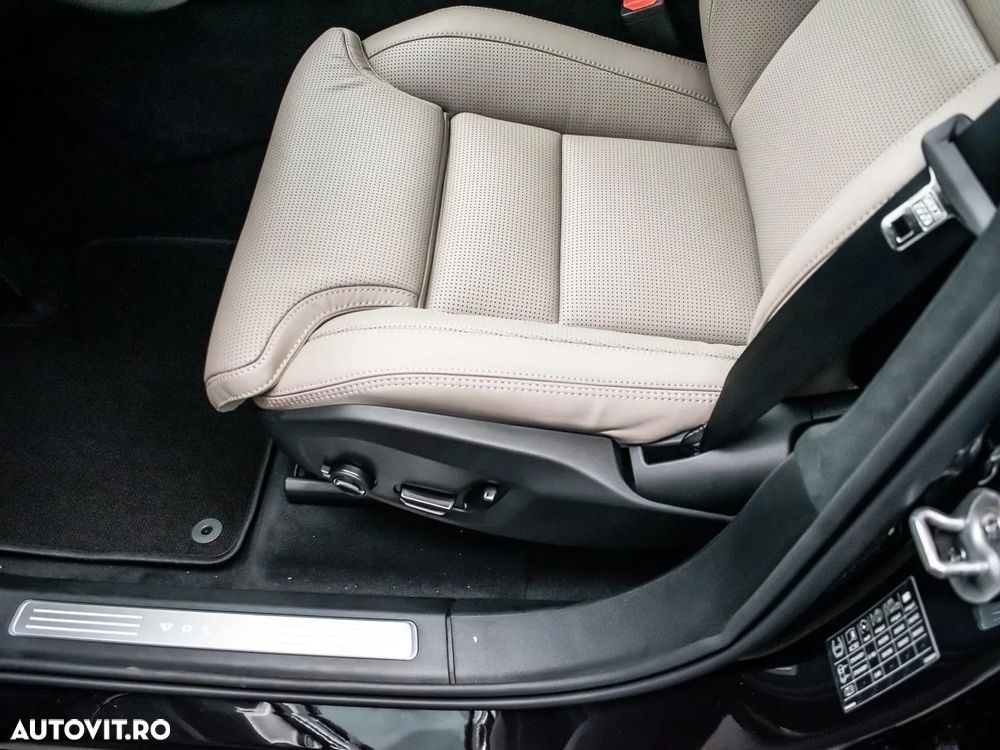 Volvo XC 90 T8 AWD Plug-in Hybrid Ultra Dark - 11