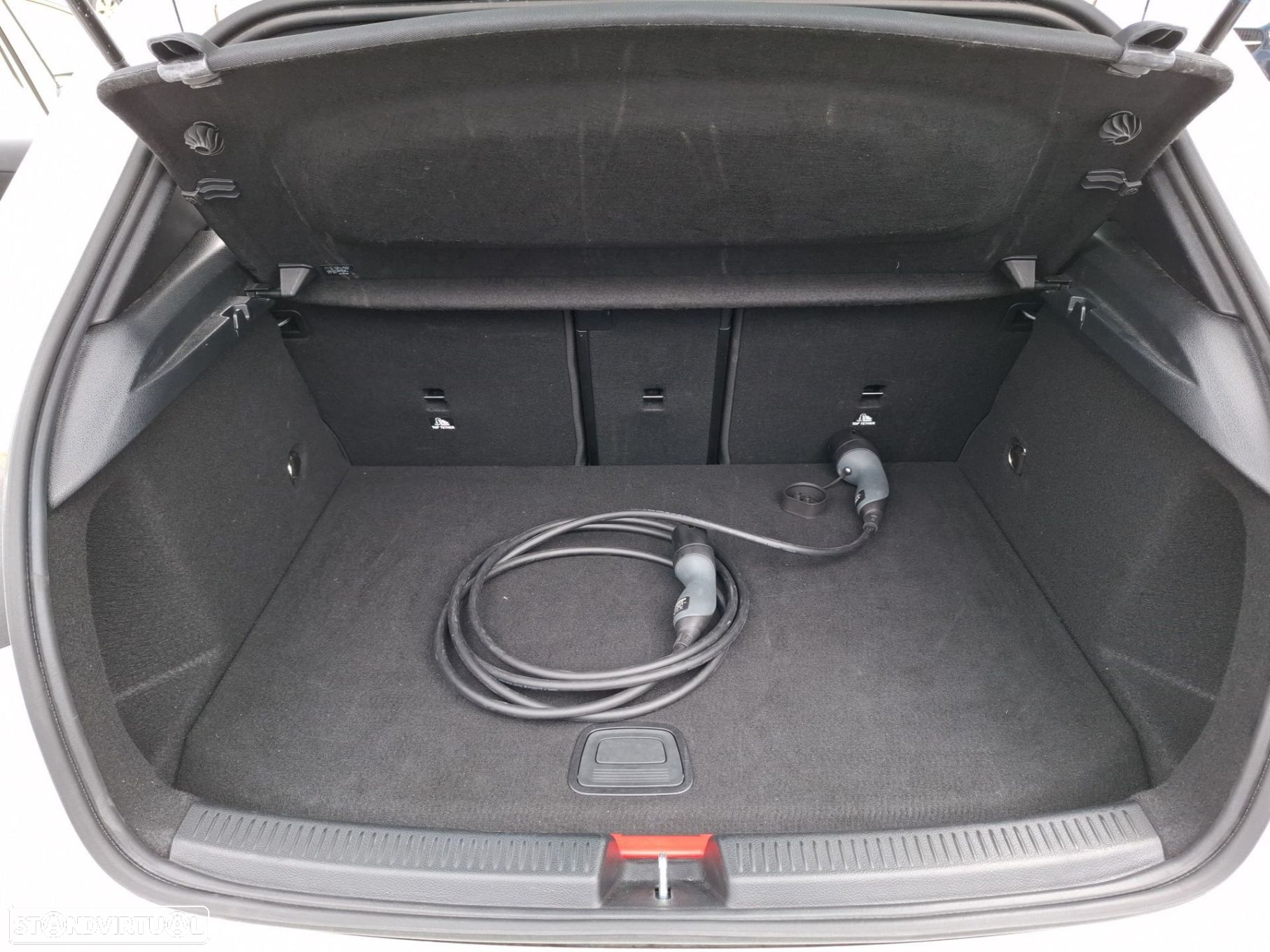 Mercedes-Benz A 250 e - 26