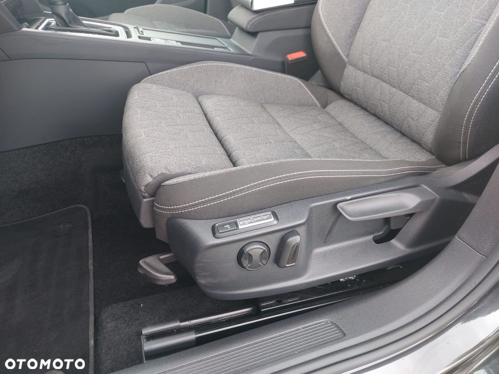 Volkswagen Passat 2.0 TDI SCR DSG Elegance - 15