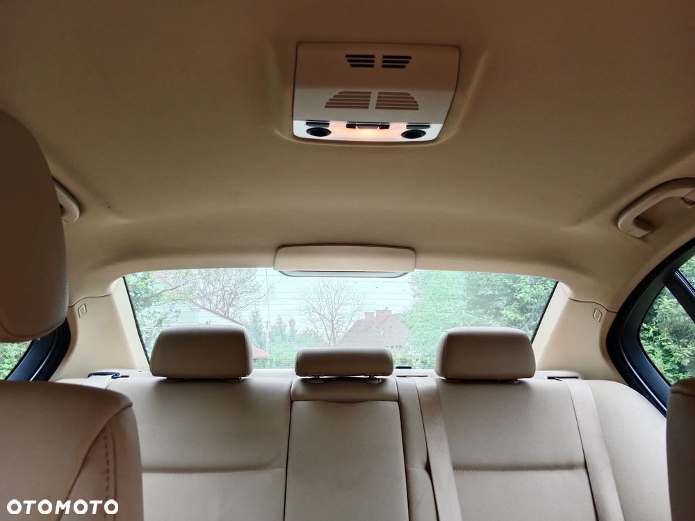 BMW Seria 3 325i - 24