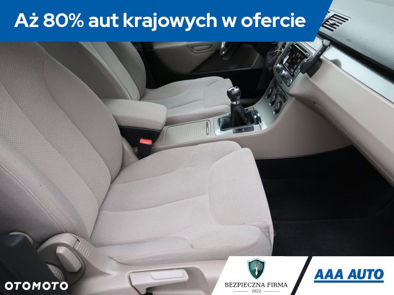 Volkswagen Passat - 10