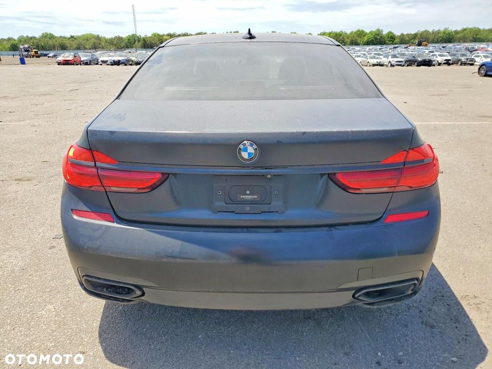 BMW Seria 7 740i - 7