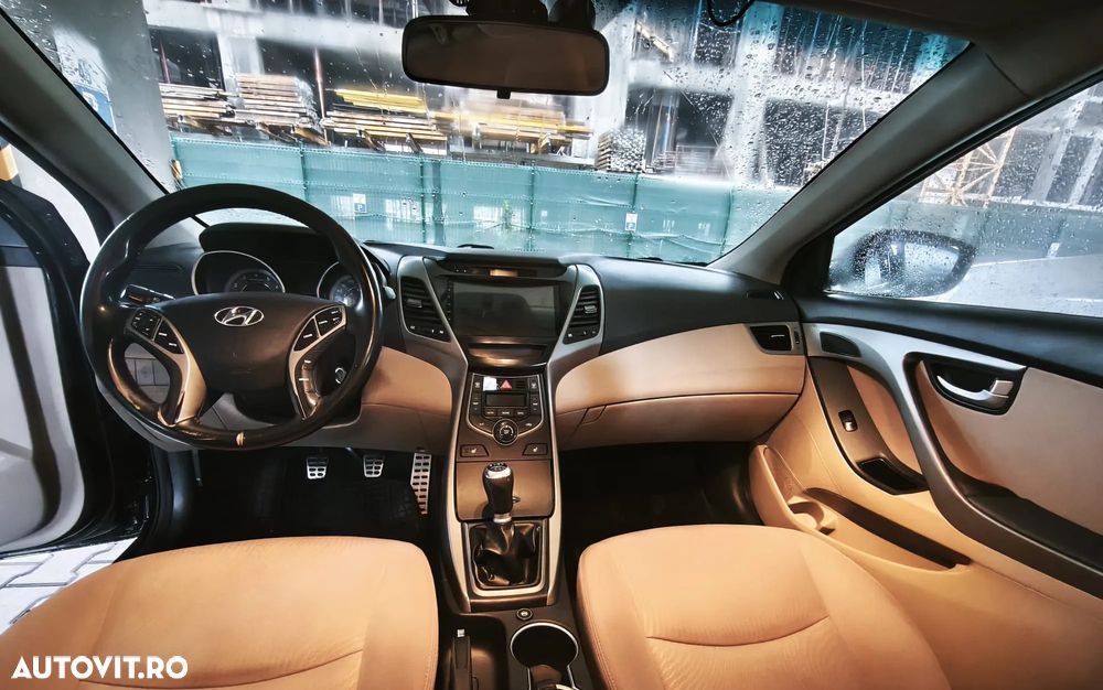 Hyundai Elantra 1.6 MPi Highway Heat+ - 9