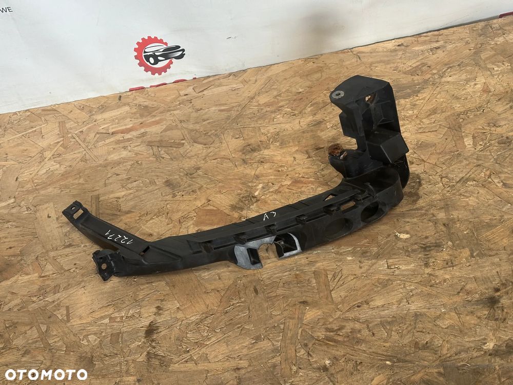 ŚLIZG MOCOWANIE LAMPY PRAWE AUDI A3 8P 08-  8P0805608