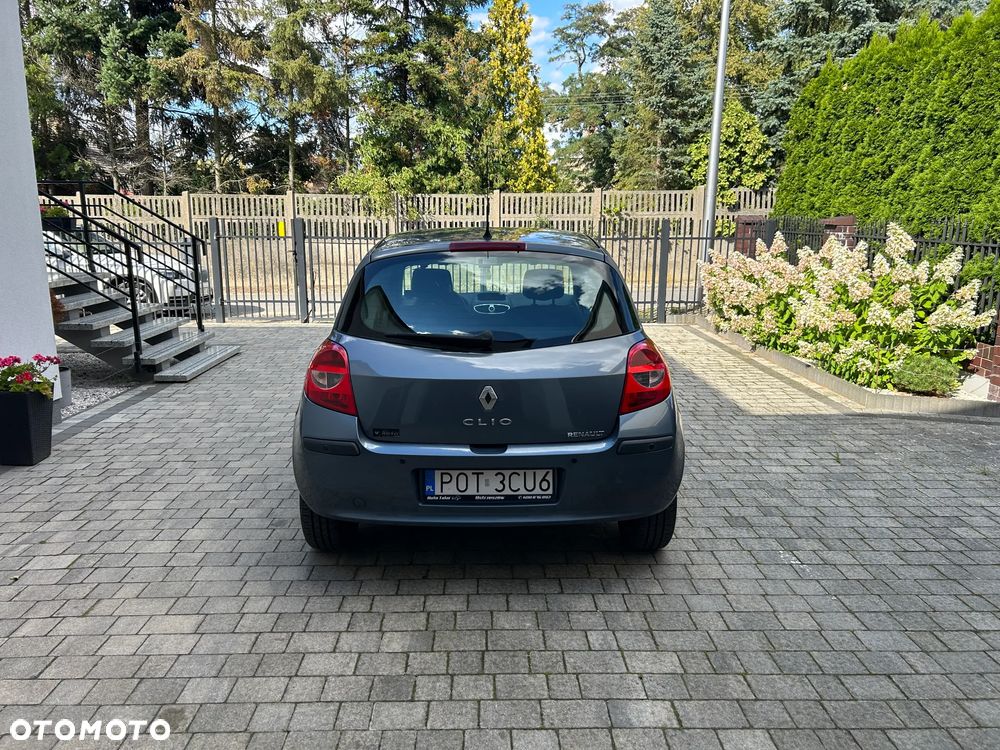 Renault Clio 1.6 Confort Privilege - 17