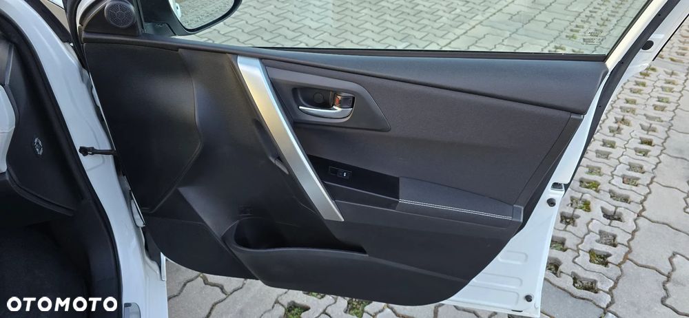 Toyota Auris 1.8 HSD Luna - 29