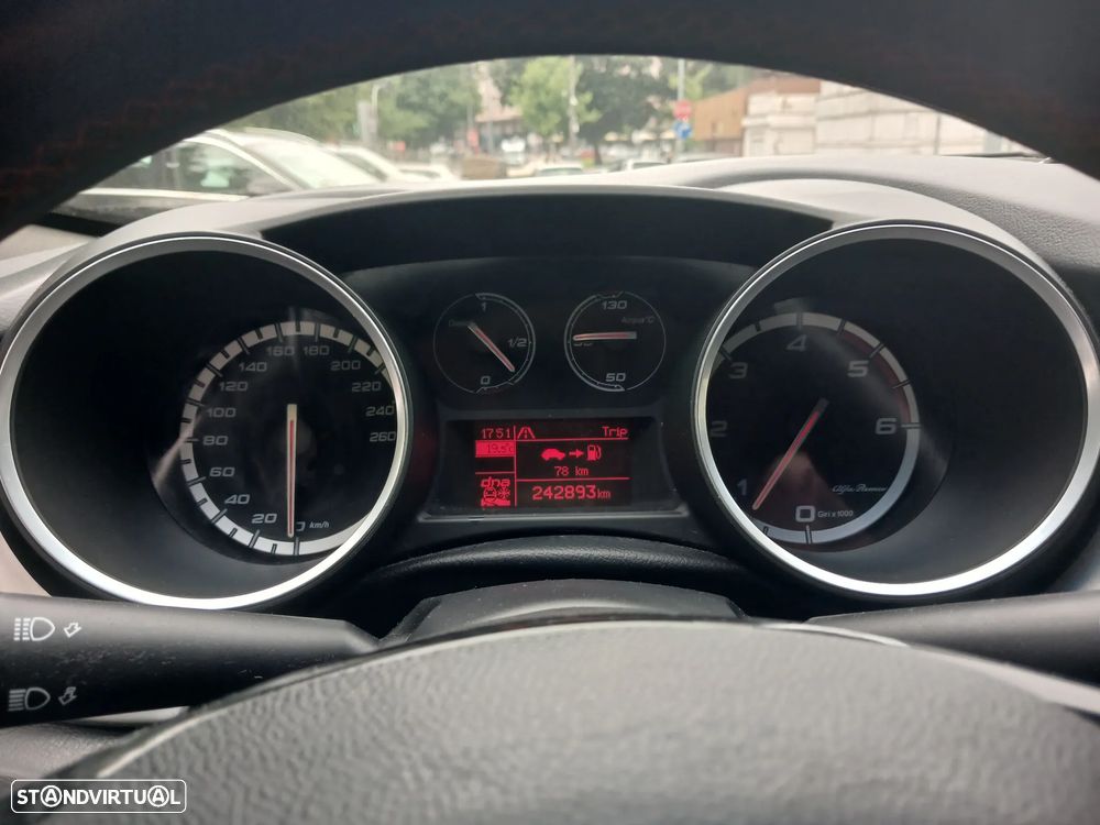 Alfa Romeo Giulietta 1.6 JTDM Veloce - 8