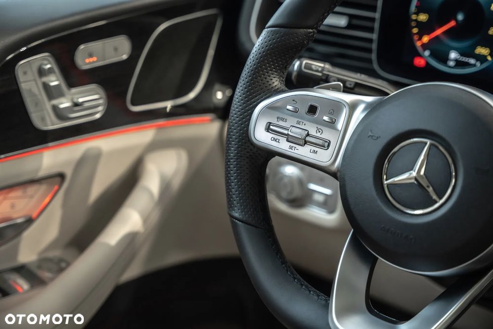 Mercedes-Benz GLS - 27