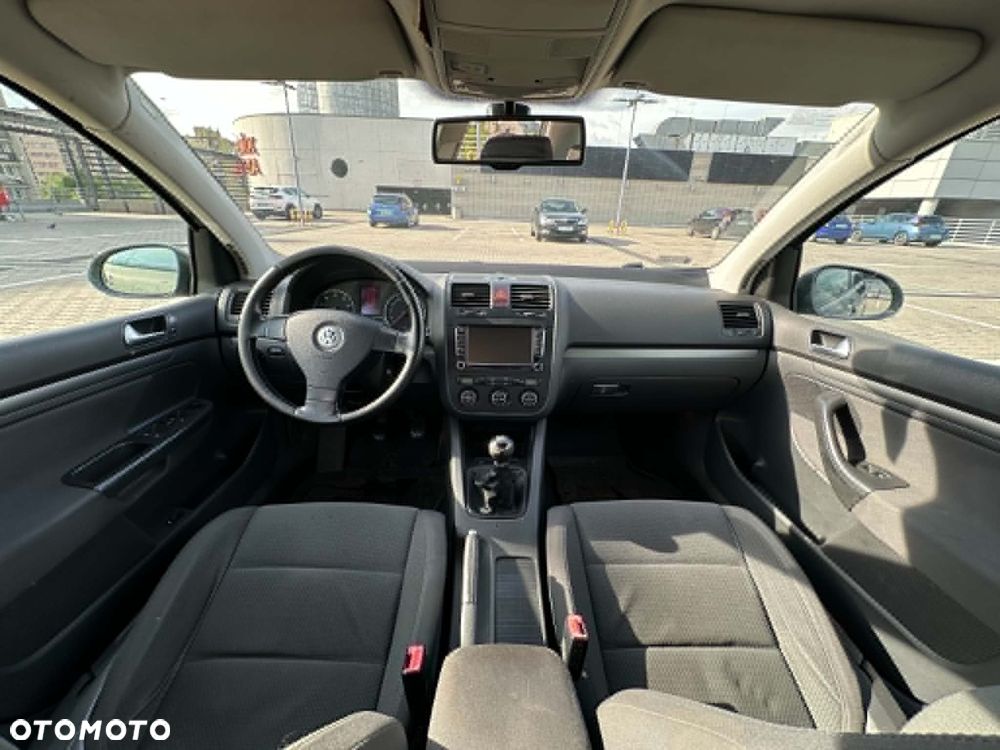 Volkswagen Golf 1.6 FSI Comfortline - 11