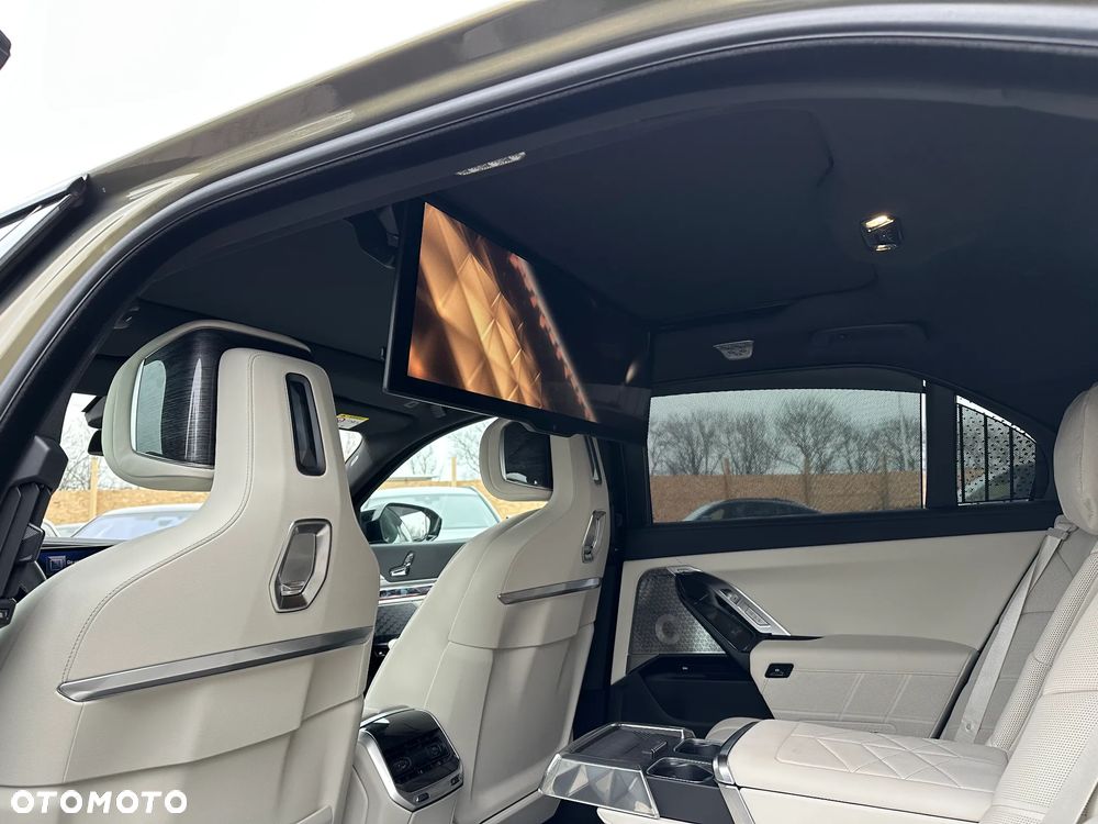 BMW Seria 7 M760e PHEV xDrive sport - 23