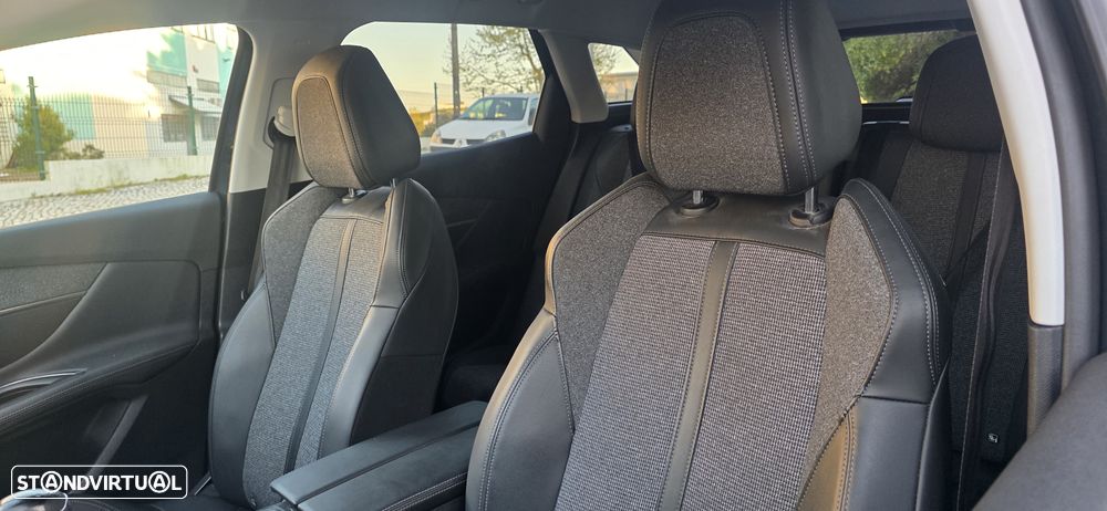 Peugeot 3008 PureTech 130 Stop & Start GPF Allure - 9