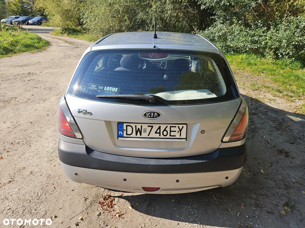 Kia Rio - 4