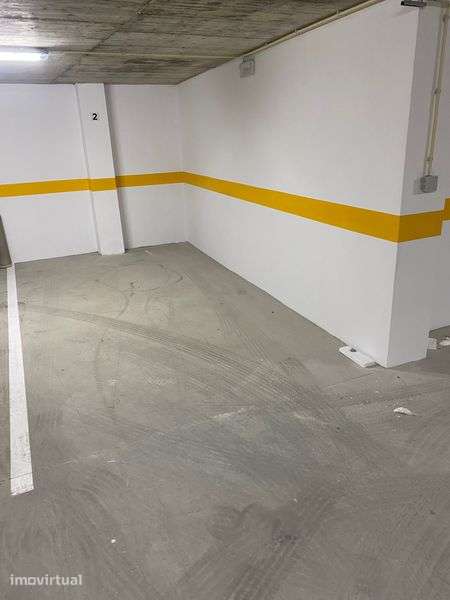 T2 novo. Sem mobilias. Garagem.. Arrendar no Centro de Bragança - Grande imagem: 2/6